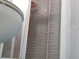 Vakoilusta päällä seksikäs vaimo parranajo pillua sisään suihku